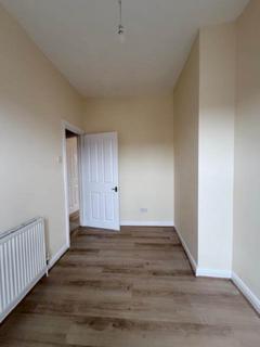 2 bedroom terraced house to rent, Maine Road, Rusholme