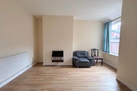 2 bedroom terraced house to rent, Maine Road, Rusholme