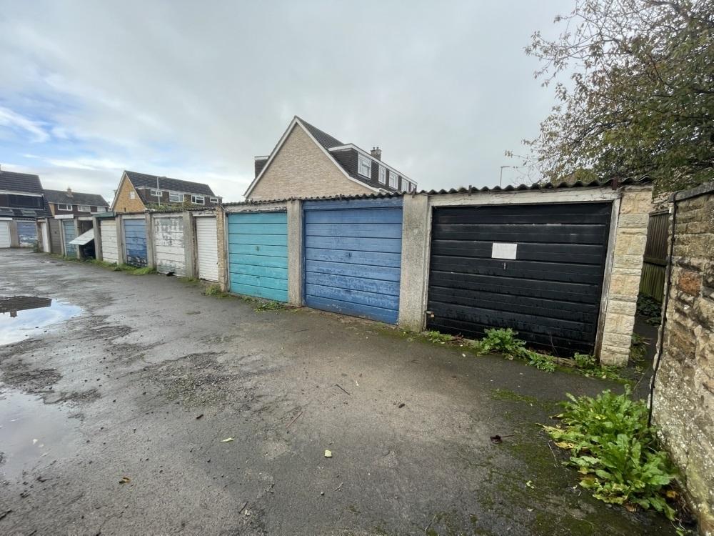 Keward Walk, Wells 3 bed semidetached house £1,050 pcm (£242 pw)
