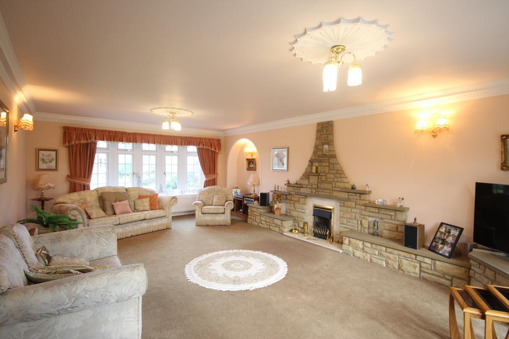 Beaumont Drive, Beaumont Park, Whitley Bay, NE25 9UT 4 bed detached