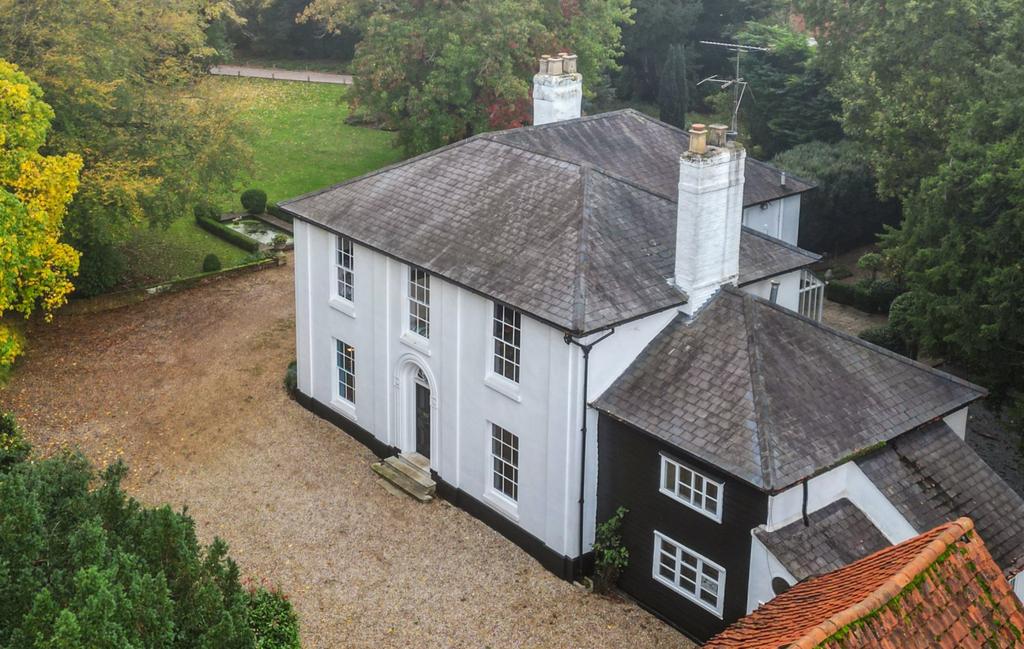 High Wych Road, Sawbridgeworth, Hertfordshire, CM21 6 bed detached