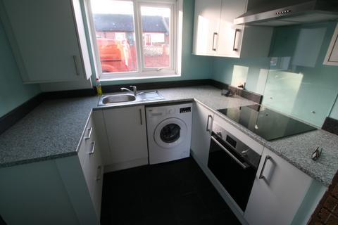2 bedroom terraced house to rent - Chaucer Close, Blacon, Chester, Cheshire. CH1