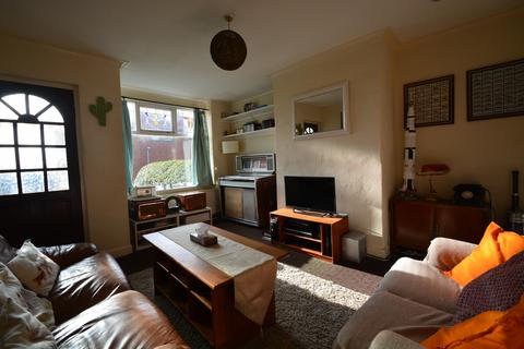 2 bedroom house to rent, Manor Avenue, Leeds LS6