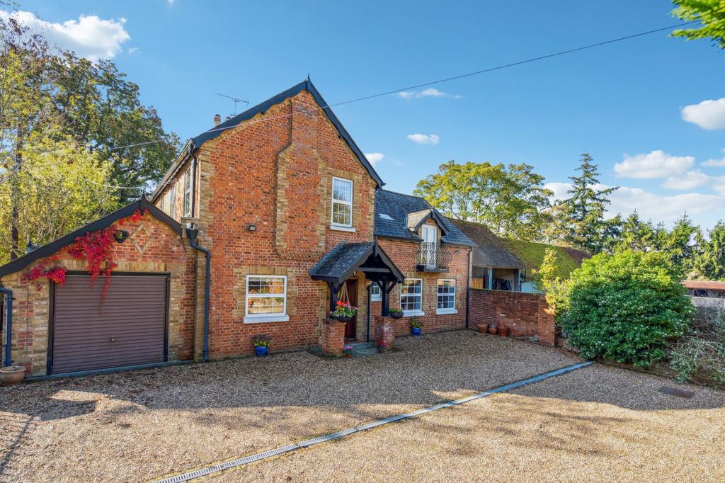 Framewood Road, Stoke Poges, Buckinghamshire 4 bed house for sale £1,395,000