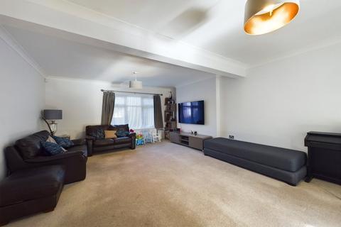 142 Pine Gardens, Ruislip, HA4 9TH