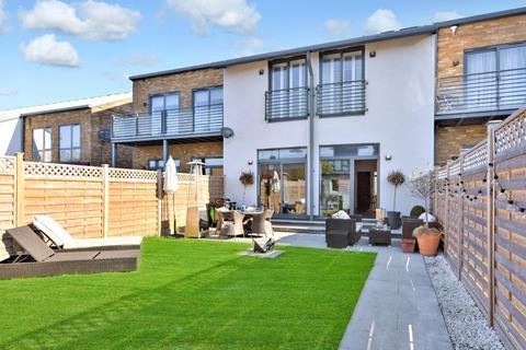 6a New Garrison Road, Shoeburyness, Southend-on-sea, SS3 9BF