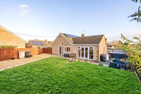 3 bedroom semi-detached bungalow for sale, Heyford Close,  Standlake,  OX29
