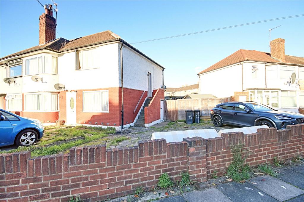 Crest Drive, Enfield, EN3 2 bed for sale £275,000
