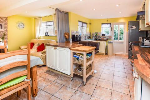 3 bedroom end of terrace house for sale, Fore Street, Moretonhampstead, Devon, TQ13 8LL