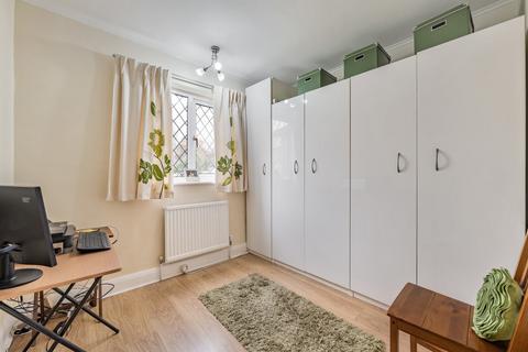 87 Reynolds Close, Carshalton, SM5 2AZ