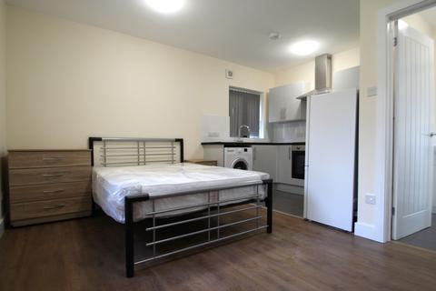 Studio to rent, Shelley Road , Cowley