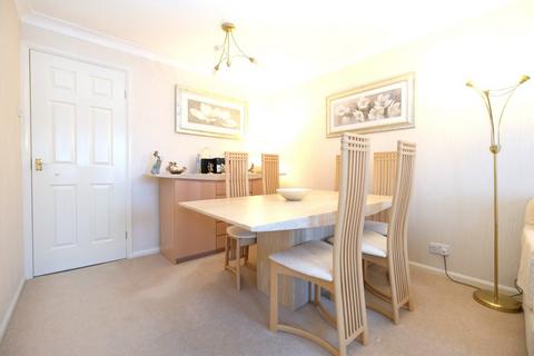 4 Taylor Close, Orpington, BR6 9UH