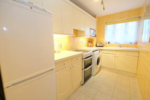 4 Taylor Close, Orpington, BR6 9UH