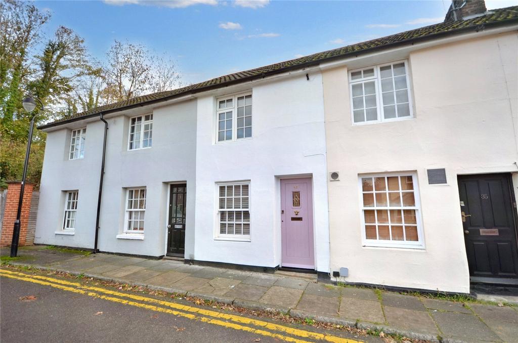 Abbey Street, Farnham, Surrey, GU9 2 bed terraced house £1,600 pcm (£