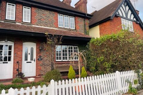 2 bedroom end of terrace house to rent, Bletchingley Road, Godstone