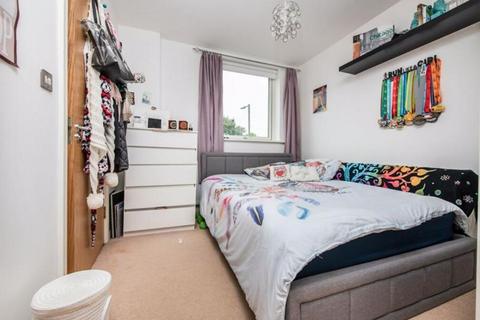 2 bedroom flat for sale, Heybourne Crescent, London