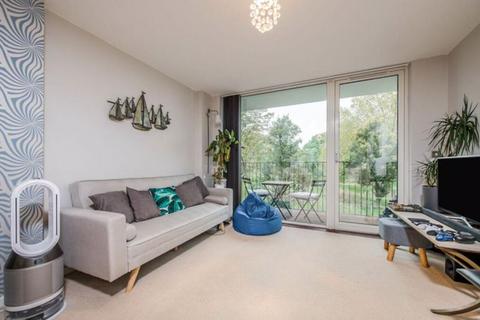 2 bedroom flat for sale, Heybourne Crescent, London