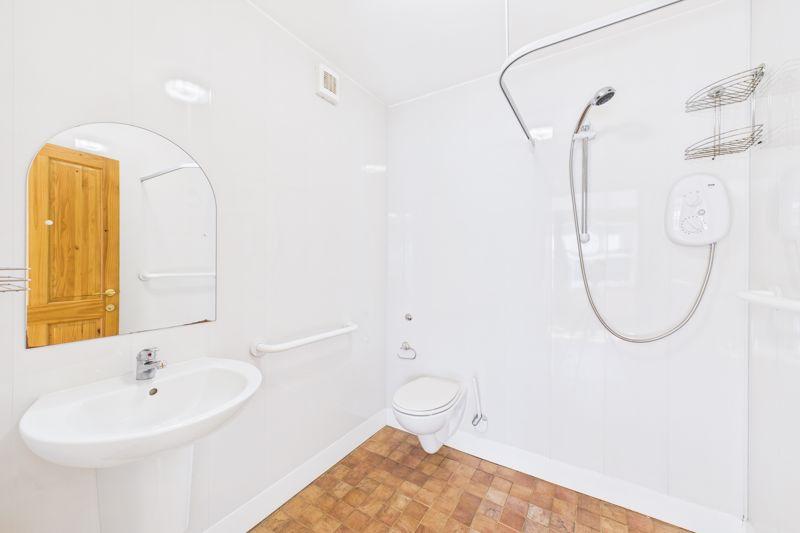 Downstairs En-suite