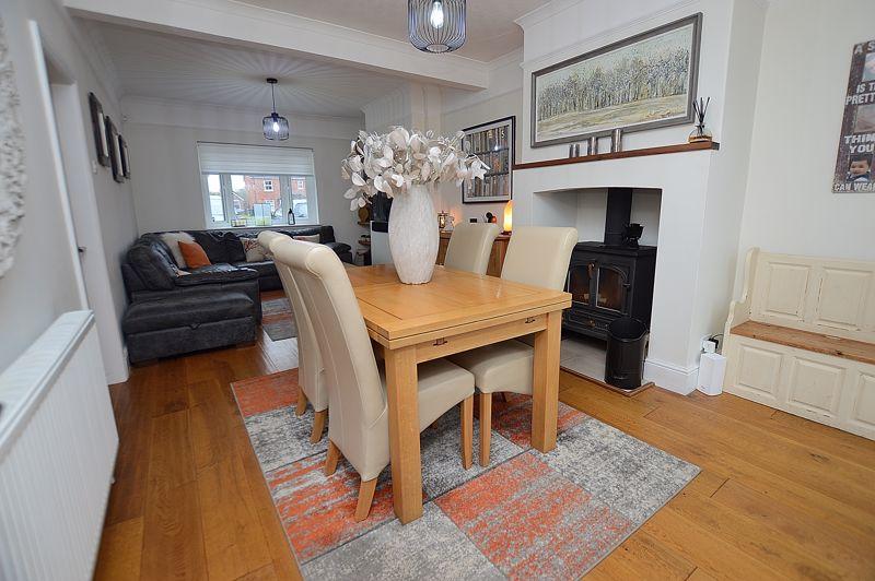 Dining Area & Lounge