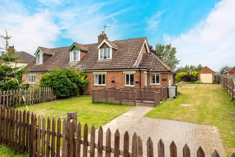 1 Hagnaby Road, Old Bolingbroke 3 bed bungalow for sale £280,000