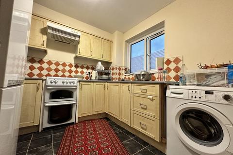 2 bedroom flat for sale, Avenue Road, Chadwell Heath