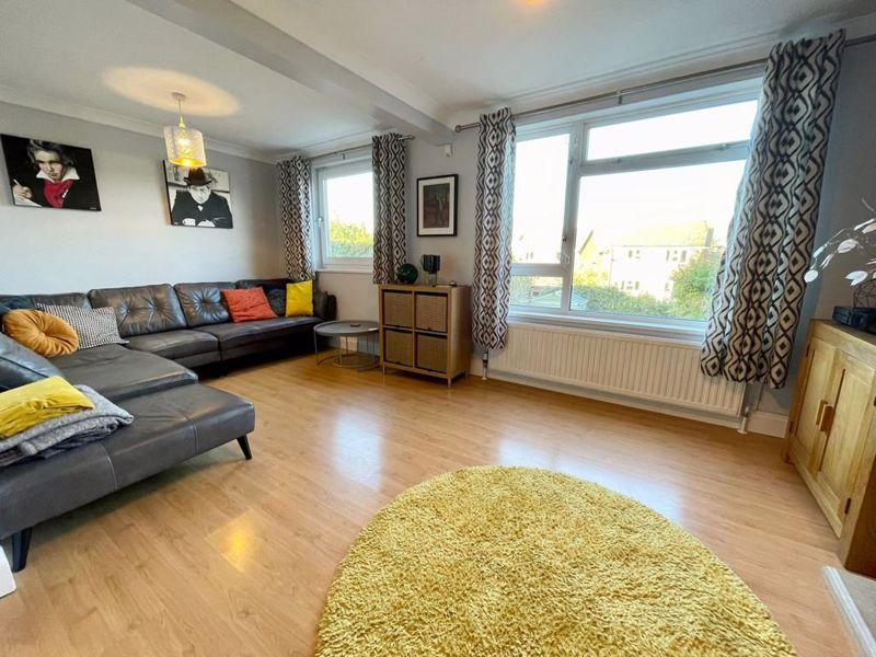 Churchill Road, Dunstable 4 bed terraced house for sale £375,000
