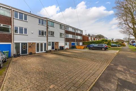 4 bedroom terraced house for sale, Churchill Road, Dunstable