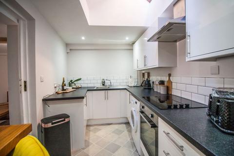 2 bedroom character property to rent, High Street, Henfield