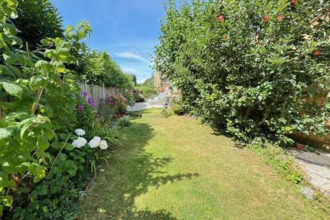 39 Denton Close, Kenilworth, CV8 1BJ