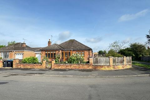 3 bedroom detached bungalow for sale, Newfield Ave, Kenilworth