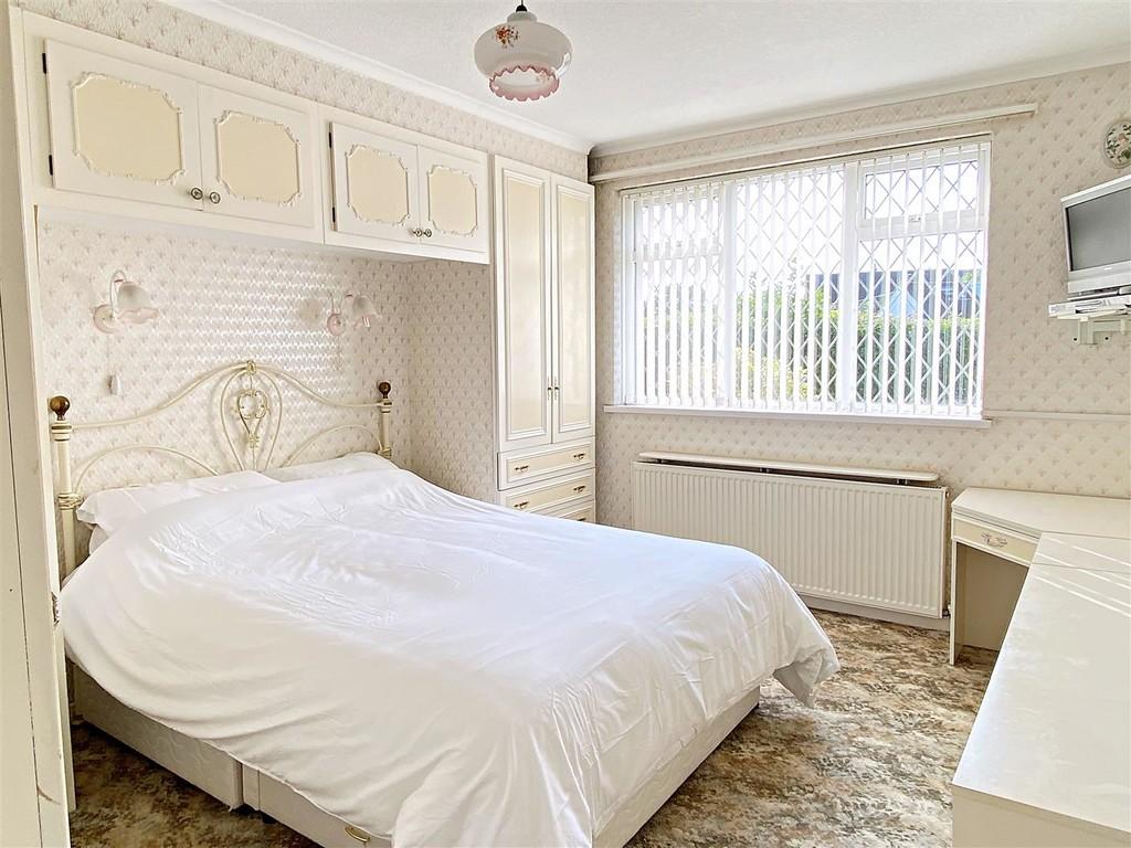 Eden Croft, Kenilworth 2 bed detached bungalow for sale £465,000