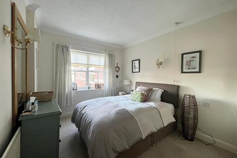 2 bedroom apartment for sale - Moorlands Lodge, Moorlands Avenue, Kenilworth
