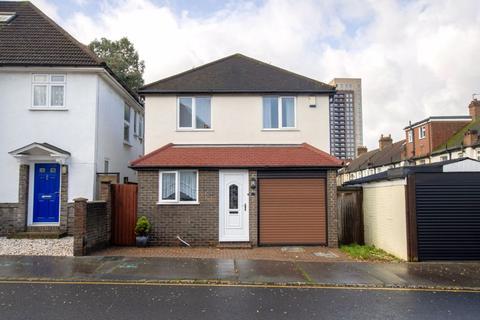 4 bedroom detached house for sale - Bisenden Road, Croydon