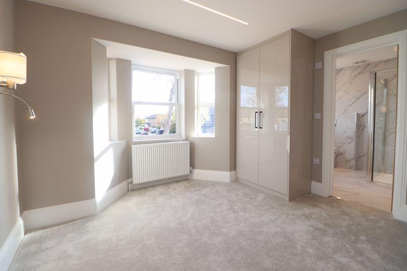 Langley Broom, Slough, SL3 3 bed detached house £2,500 pcm (£577 pw)