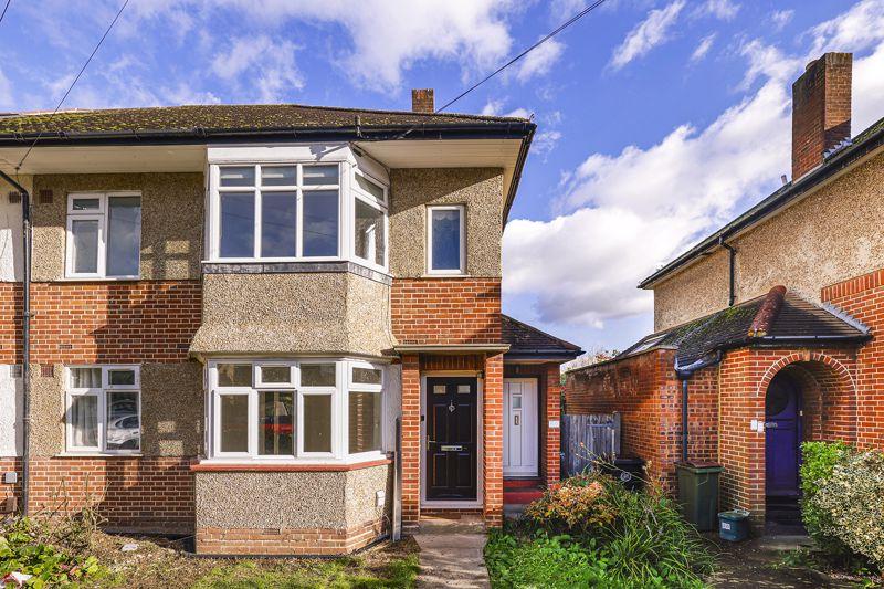 Warwick Road, Thames Ditton, KT7 2 bed apartment for sale £425,000