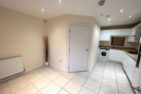 4 bedroom terraced house to rent, Great Clowes Street, Salford