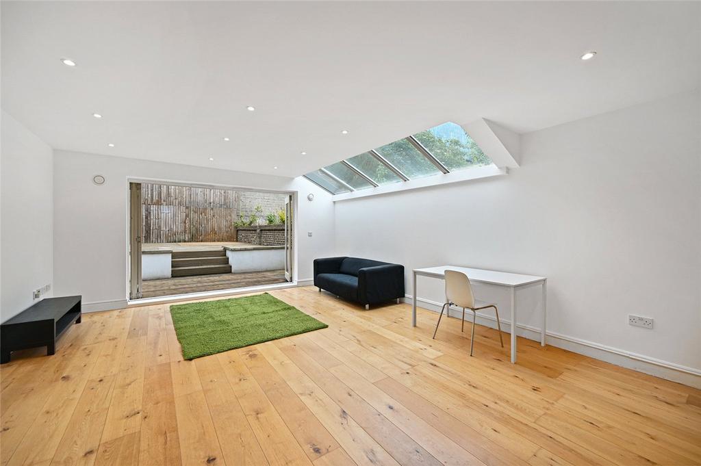 Ellerslie Road, Lower Ground Floor, London, W12 2 bed apartment to rent