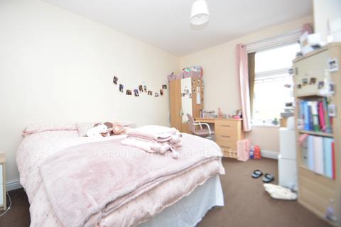 4 bedroom end of terrace house to rent, Harold Mount, Hyde Park LS6