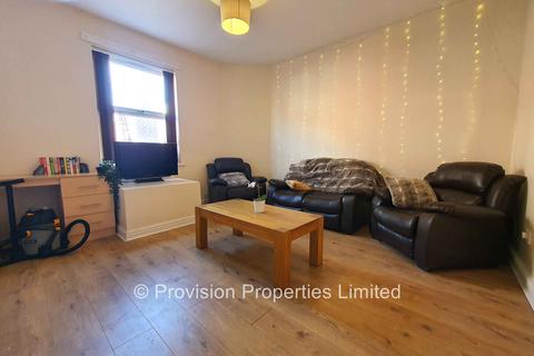 4 bedroom end of terrace house to rent, Harold Mount, Hyde Park LS6