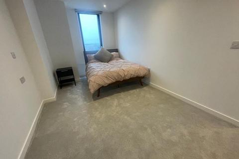 2 bedroom apartment to rent, Queen Street, Salford, M3 7GX