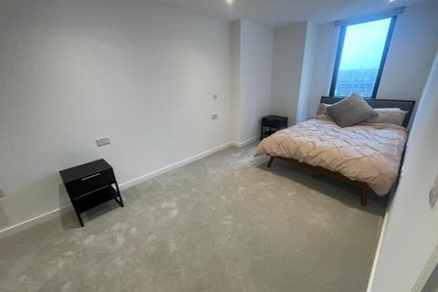 2 bedroom apartment to rent, Queen Street, Salford, M3 7GX