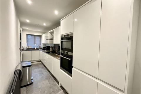 1a Normanton Spring Close, Sheffield, S13 7BW