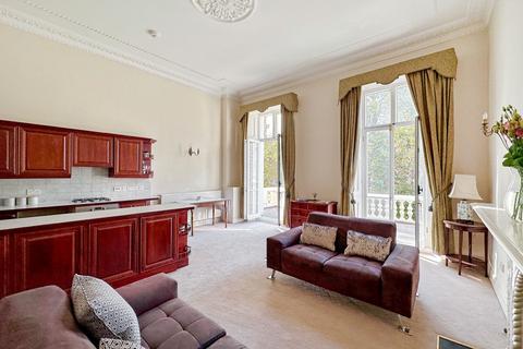 1 bedroom flat for sale, St. George's Square, Pimlico, London, SW1V 2HX