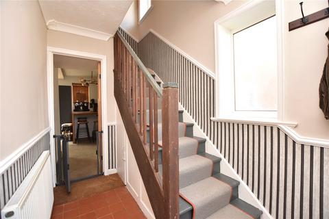 3 bedroom semi-detached house for sale - Greenview Close, Leeds, West Yorkshire