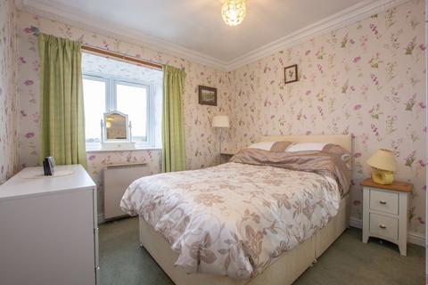 1 bedroom apartment for sale - Flat 25, Fairburn House, Regent Crescent, Horsforth, Leeds, West Yorkshire