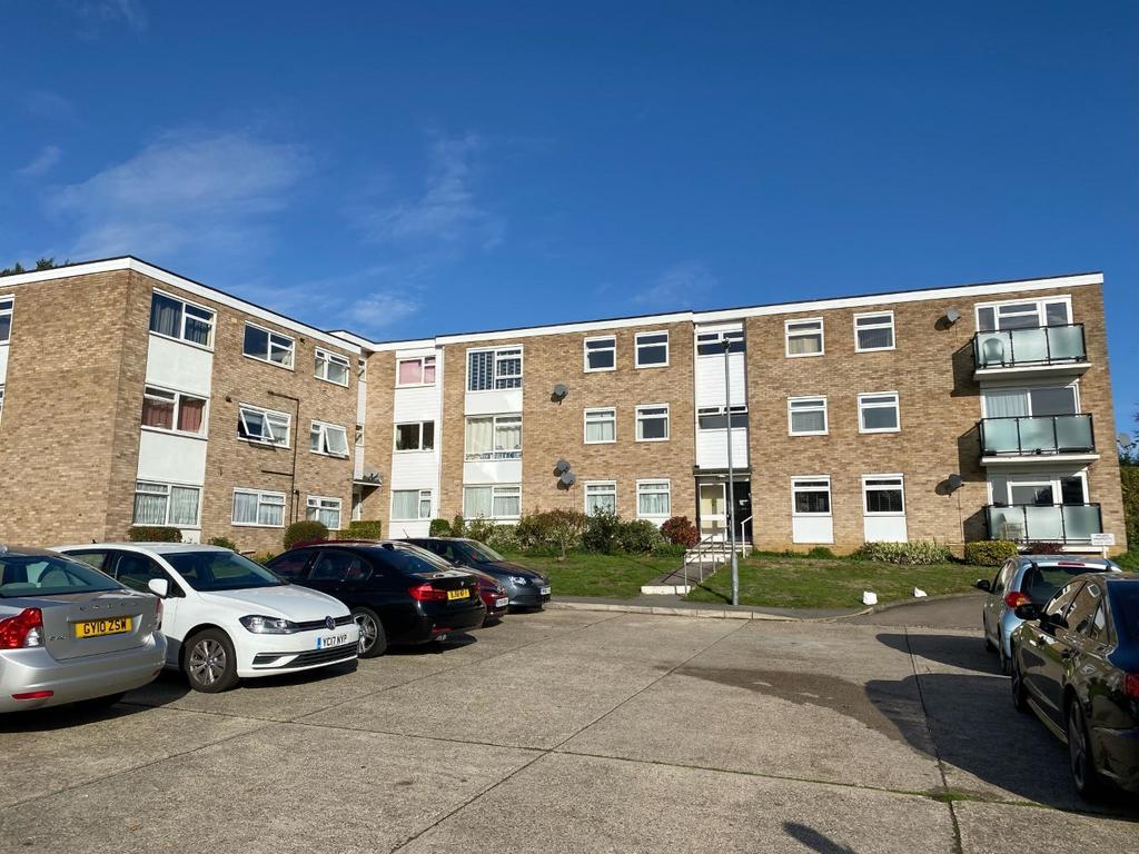 Patching Hall Lane, Chelmsford, CM1 2 bed flat £1,250 pcm (£288 pw)