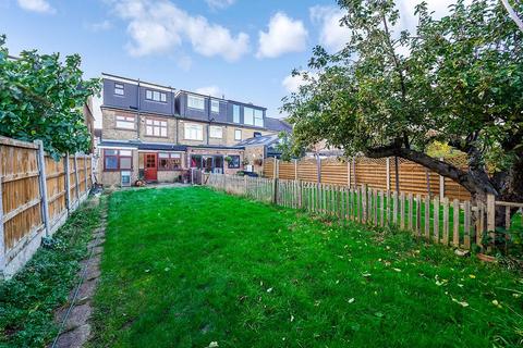 158 Hampton Road, Chingford, London, E4 8NT