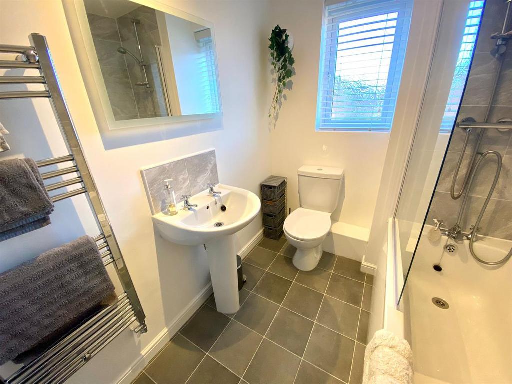 Calder view 75 bathroom.jpg