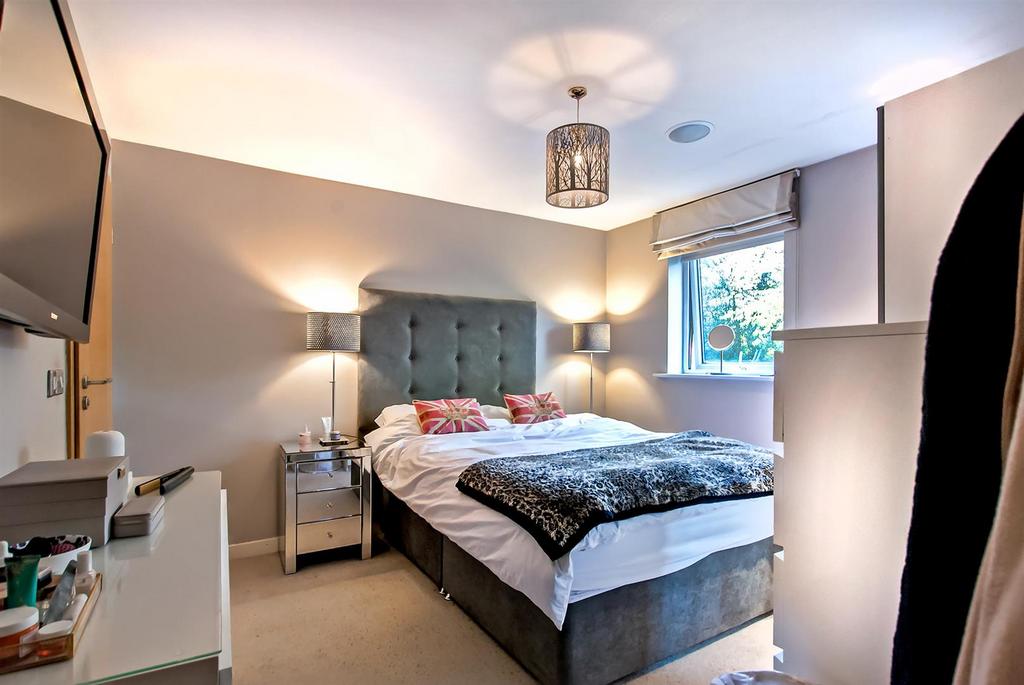 Elmfield Square, Gosforth, Newcastle... 2 bed apartment £1,395 pcm (£