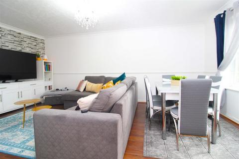 2 bedroom apartment for sale, Conifer Gardens, Sutton